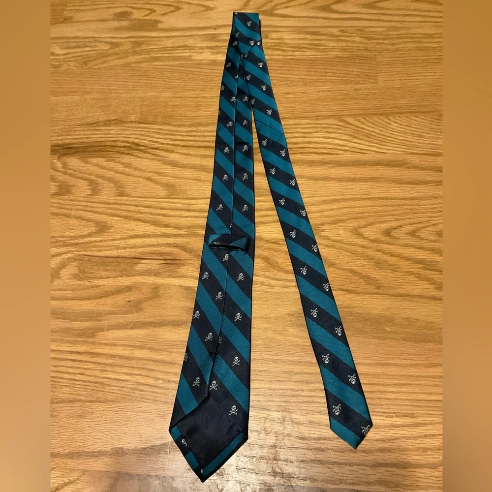 Striped Tie with Skulls and Crossbones on it. Great for Teen, Young Adult.